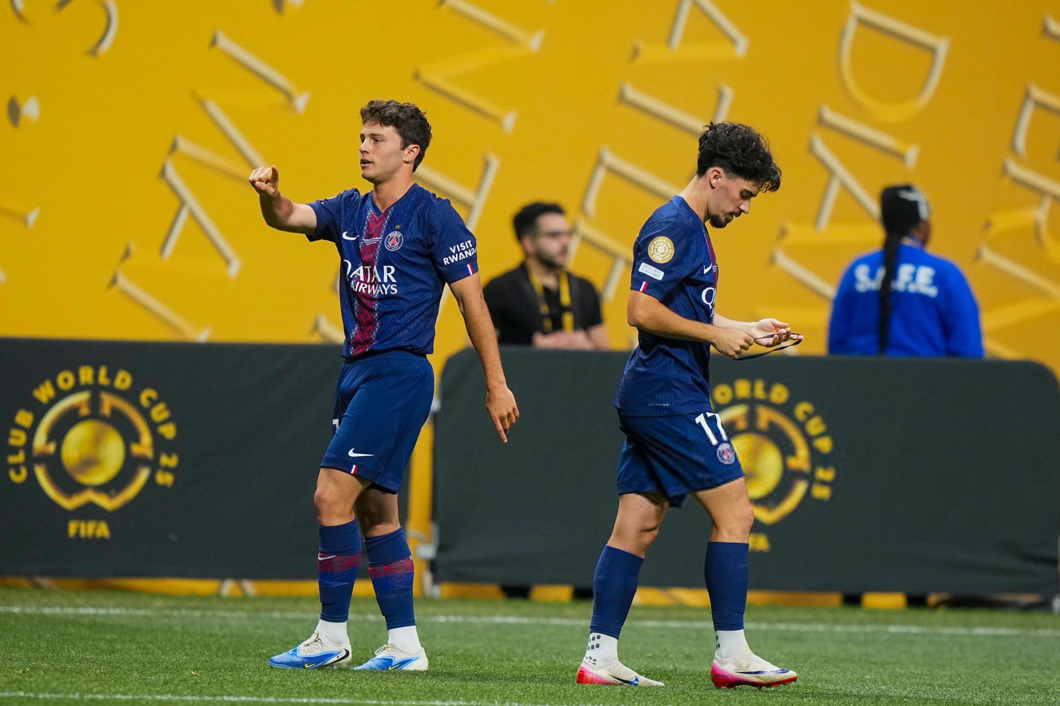 爱游戏官方入口-范尼作为曼联临时主帅的最后一场比赛