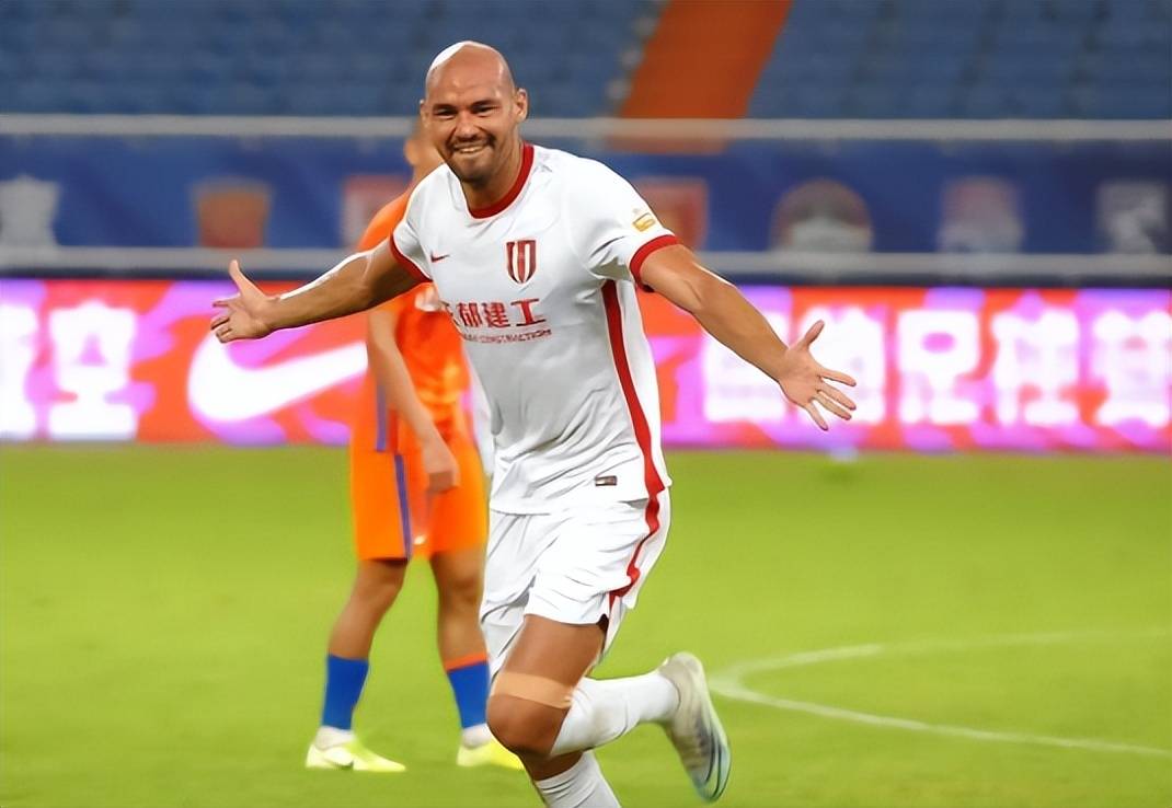 爱游戏官网-足总杯今晨再迎强敌,武汉三镇再遭质疑,主帅态度——信心回归,轮换策略成焦点的简单介绍